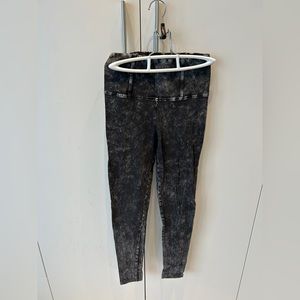 Aritzia Talula leggings size xs